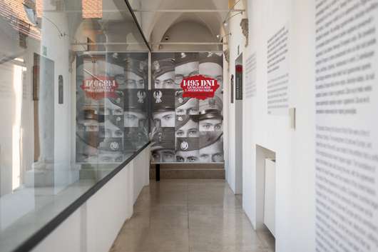 S knjigo v muzej! Bralna srečanja ob razstavi 1495 dni