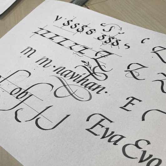 Tretja delavnica kaligrafije s Katarino Rojc: Osnovna pisava