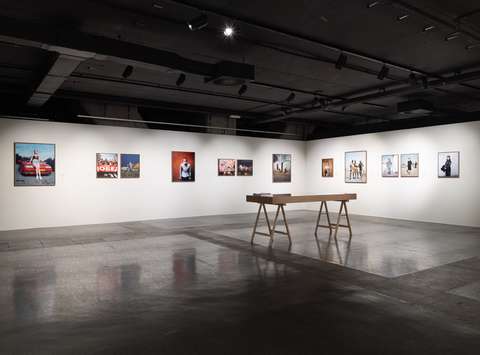 Razstava fotografa Roba Hornste Običajni ljudje, Galerija Jakopič, 2026