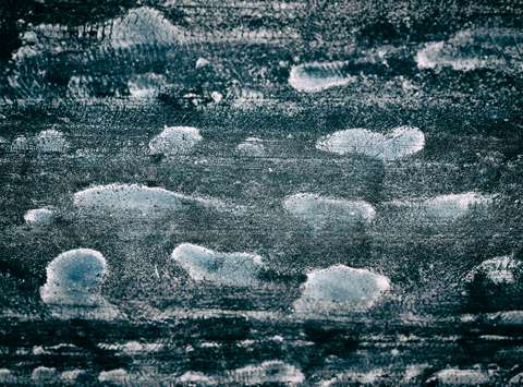 Je kamen, a je tudi beseda