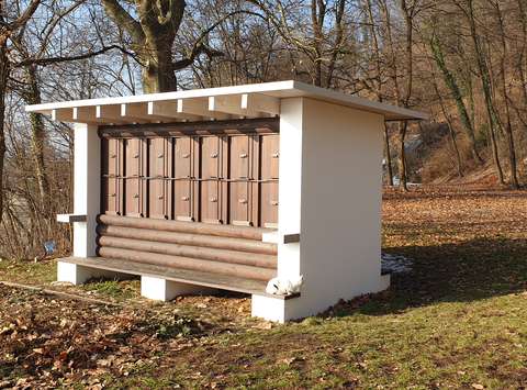 Po Plečnikovem načrtu iz leta 1926 za čebelnjak v Lanyh na Češkem so lani čebelnjak postavili tudi na Grajskem hribu v Ljubljani