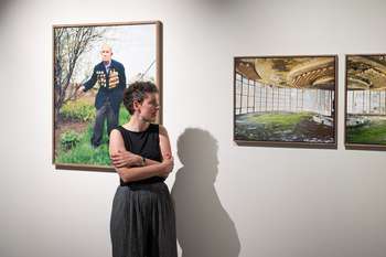 Brezplačno vodstvo s kuratorko po fotografski razstavi Roba Hornstre