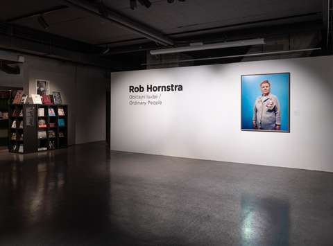 Razstava fotografa Roba Hornste Običajni ljudje, Galerija Jakopič, 2026