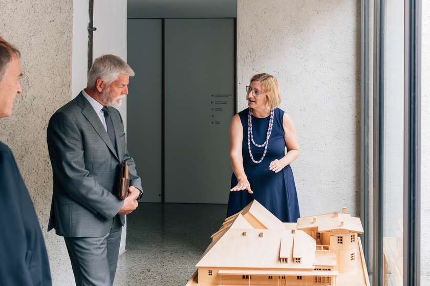 Kustosinja Ana Porok je letos po Plečnikovi hiši vodila tudi Petra Pavla, predsednika Češke republike