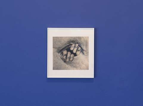 Postavitev razstave Nemirno oko Staneta Jagodiča v Mestni galeriji Ljubljana.