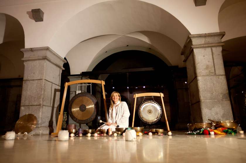 Zvočna kopel z doc. dr. Helena Korošec
