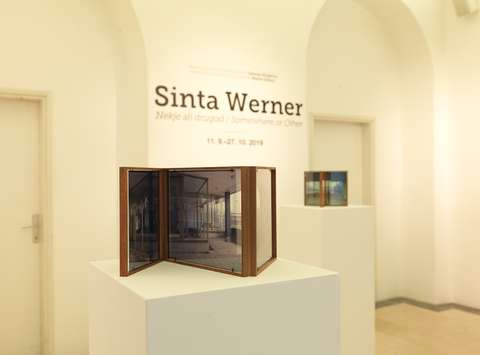 Sinta Werner: Nekje ali drugod, Galerija Vžigalica, 2019
