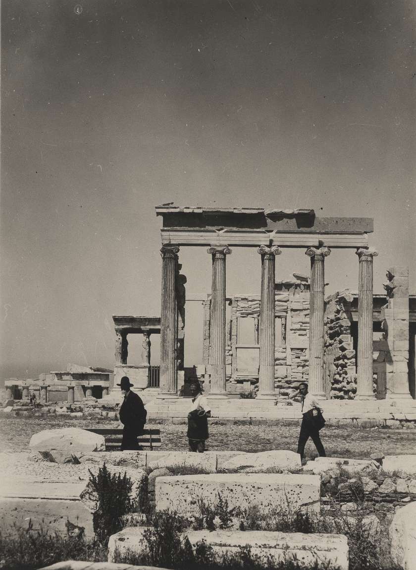 Plečnik s svojimi študenti na Akropoli, 1927