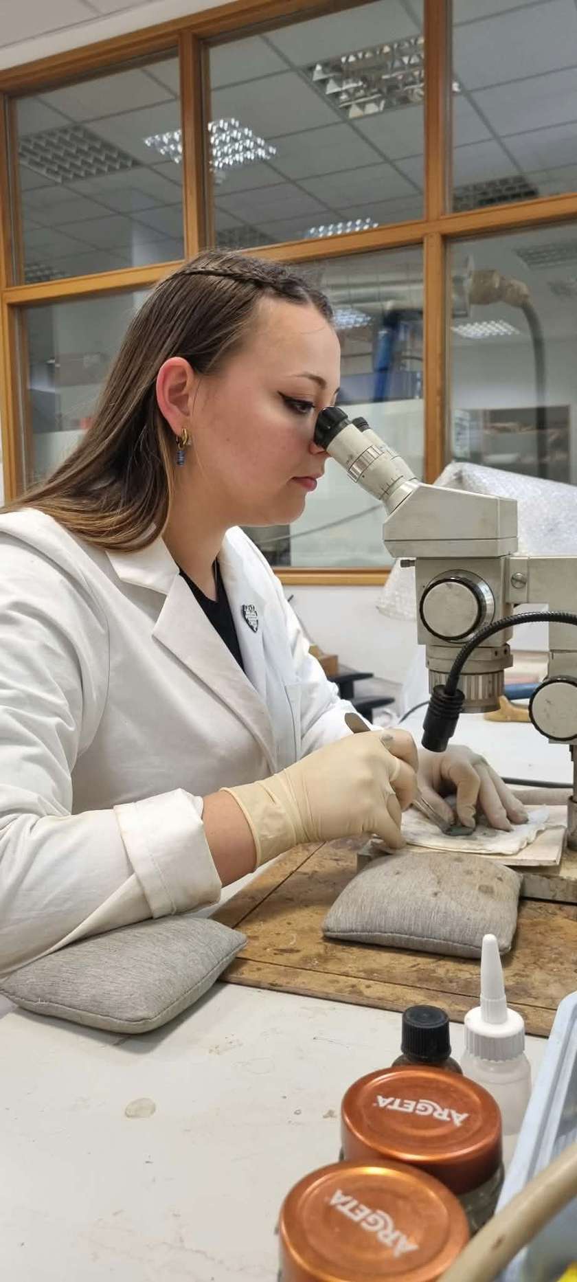 [M_oder] Nežka Faganel: Skrito plemiško srce: Konserviranje-restavriranje bronaste kanope Ferdinanda von Auersperga