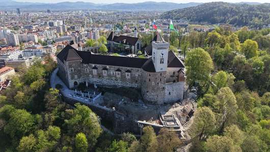 Odkrijte sledi preteklosti na Ljubljanskem gradu: Od arheološke najdbe do igre – po sledeh srednjeveških namiznih iger