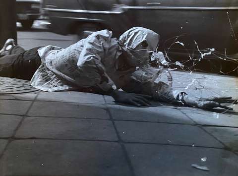 Ulični performans Yoshia Nakajime, Ginza, Tokyo, Japonska, okoli 1960