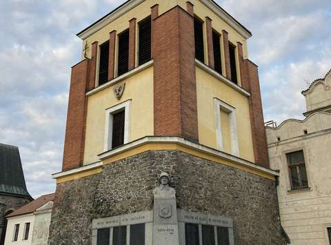 Pardubice, Zvonice in spomenik žrtvam vojne, 1931