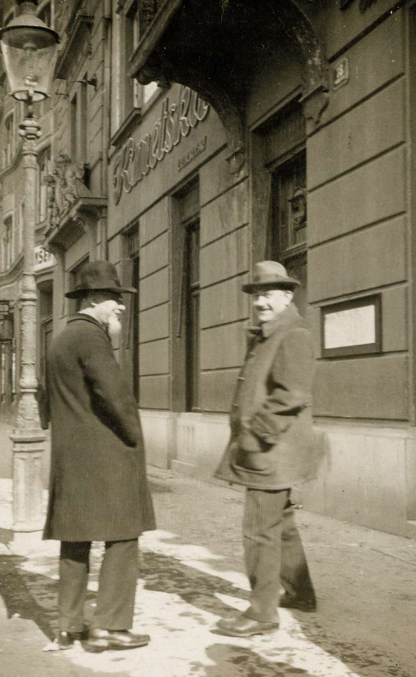 Jože Plečnik in dr. France Stelè na Slovenski cesti v Ljubljani, 1931