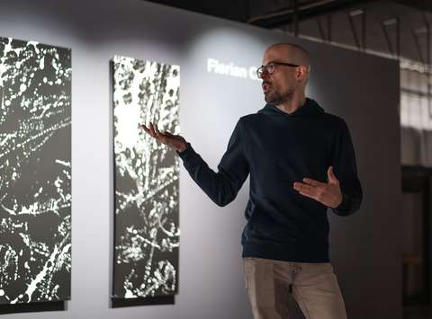 Vodstvo po razstavi alumnov Od blizu Začasni naslov, Galerija Jakopič, 2025