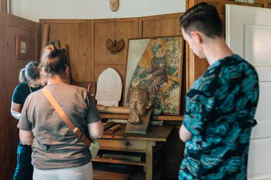 F3ŽO 2026: Tri brezplačna vodstva po Plečnikovi hiši za seniorje