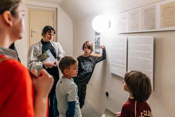 Interaktivno družinsko vodenje v Vili Zlatica