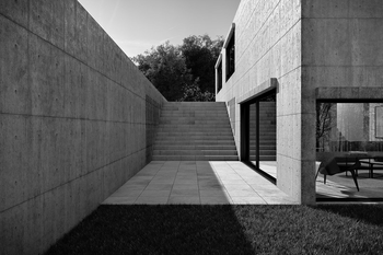 [M_oder] Živa Hanc: Tadao Andō – O svetlobi in senci v japonski arhitekturi