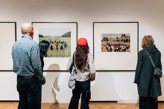 Zaključno vodstvo po razstavi IRWIN: Fotografska dela z umetniki in kuratorko Hano Čeferin
