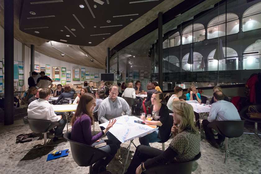 Svetovna kavarna: o resnici in propagandi