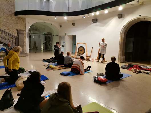 Zvočna kopel ob menjavi letnih časov