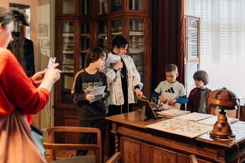 Interaktivno družinsko vodenje v Vili Zlatica