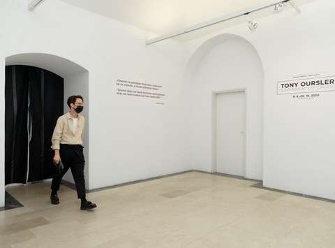 Tony Oursler: Experimentum crucis, Galerija Vžigalica, 2020