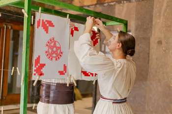 Zvezdnato (ne)bo: predavanje Eve Gašperič, Sare Teršar in Borisa Beje z vodstvom po razstavi '80 let svobodni'