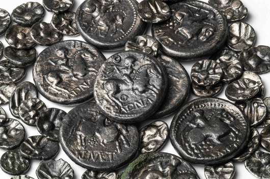 Javno vodstvo po razstavi Usode neznanca s Prul z dr. Bernardo Županek in Matjažem Jenkom