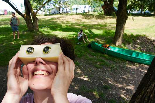 Strokovno vodstvo s kustosinjo Julijo Hoda po razstavi Začasni naslov