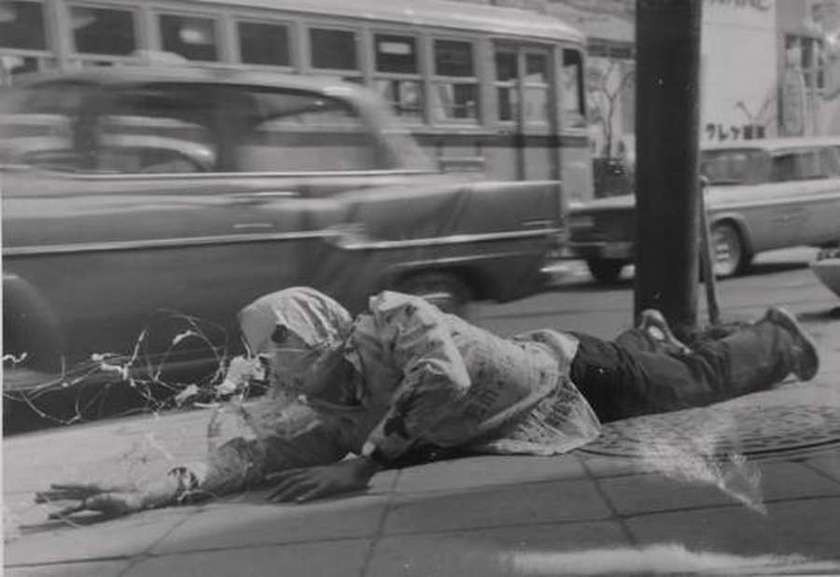 Yoshio Nakajima street performance, Ginza, Tokyo, Japan, around 1960