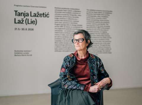 Postavitev razstave Tanja Lažetič: Laž v Mestni galeriji Ljubljana.