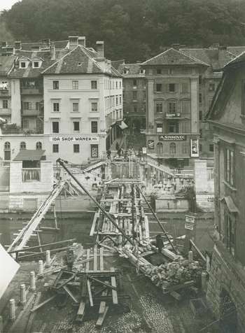 Plečnik in reka: ureditev nabrežij in mostov v Ljubljani