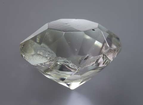Zoisov diamant izvira iz Brazilije in ima inventarno številko SZ1