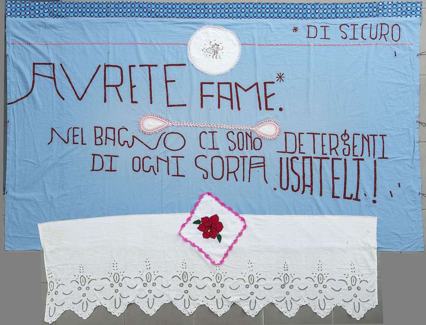 Chto Delat, Qualche consiglio sull’ospitalità: Fame/Detergenti, 2018, z dovoljenjem: Apart Gallery, Rim & Ettore Fico Museum Collection, Turin