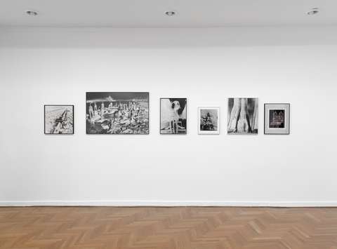 Postavitev razstave Nemirno oko Staneta Jagodiča v Mestni galeriji Ljubljana.