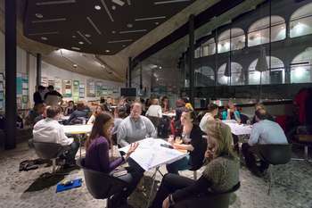 Svetovna kavarna: o resnici in propagandi