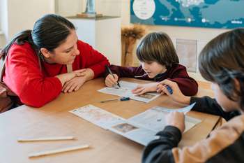 Interaktivno družinsko vodenje v Vili Zlatica