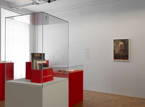 Postavitev razstave Tanja Lažetič: Laž v Mestni galeriji Ljubljana.