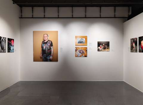 Razstava fotografa Roba Hornste Običajni ljudje, Galerija Jakopič, 2026