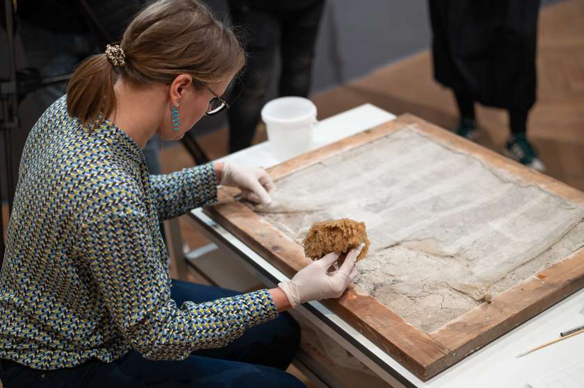 PRESTAVLJENO: Za kulisami umetnosti: obnova fresk z dvorca Križ