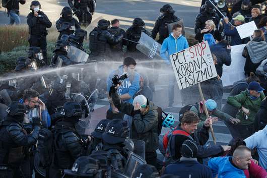 Predstavitev spletnega priročnika o fotografiranju protestov