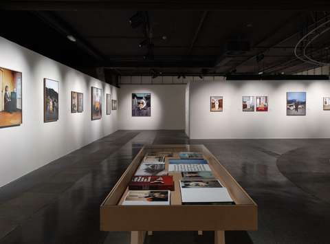 Razstava fotografa Roba Hornste Običajni ljudje, Galerija Jakopič, 2026