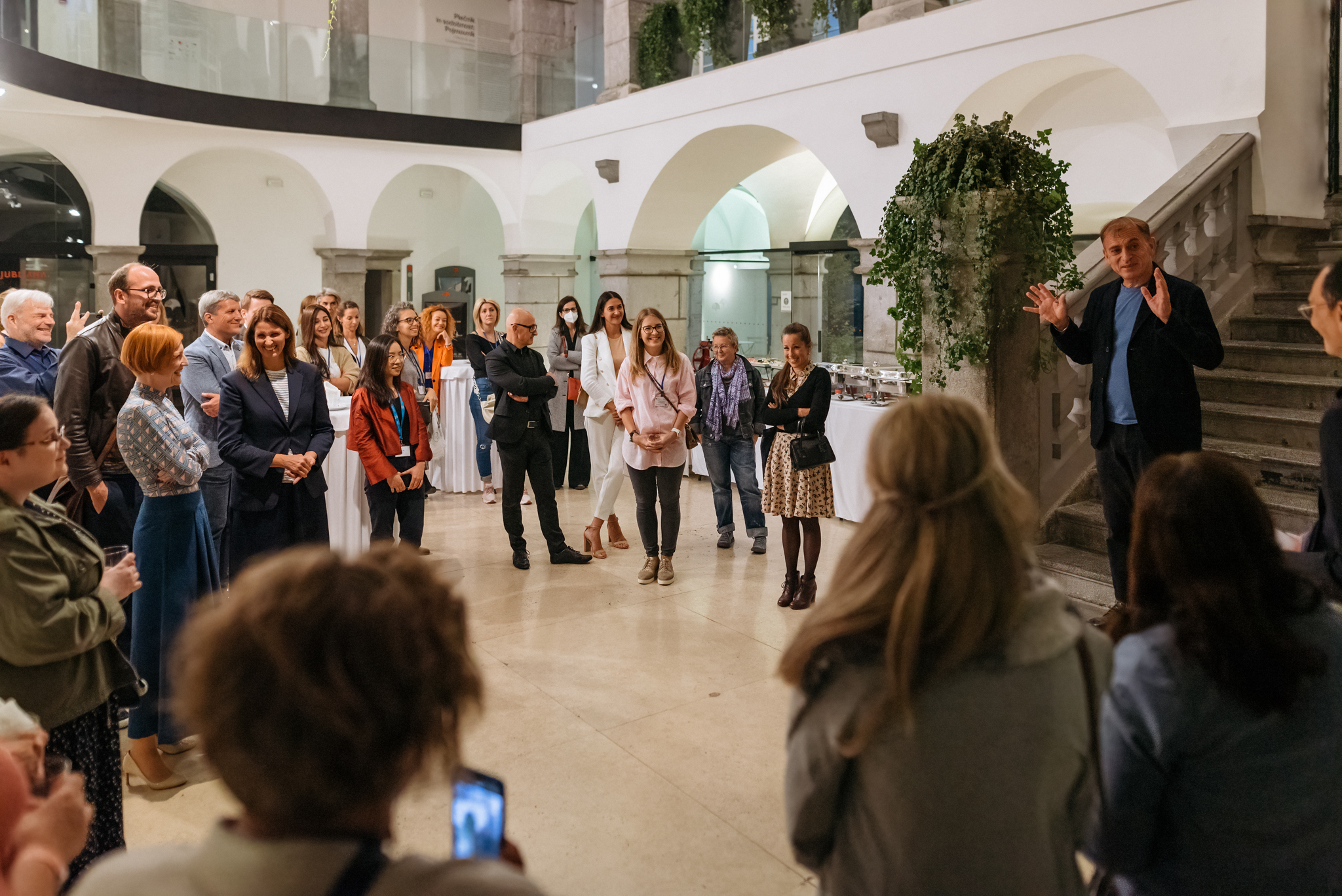 Udeleženci mednarodne delavnice so tekom programa spoznali Mestni muzej Ljubljana in Plečnikovo hišo; nagovoril jih je tudi direktor MGML Blaž Peršin