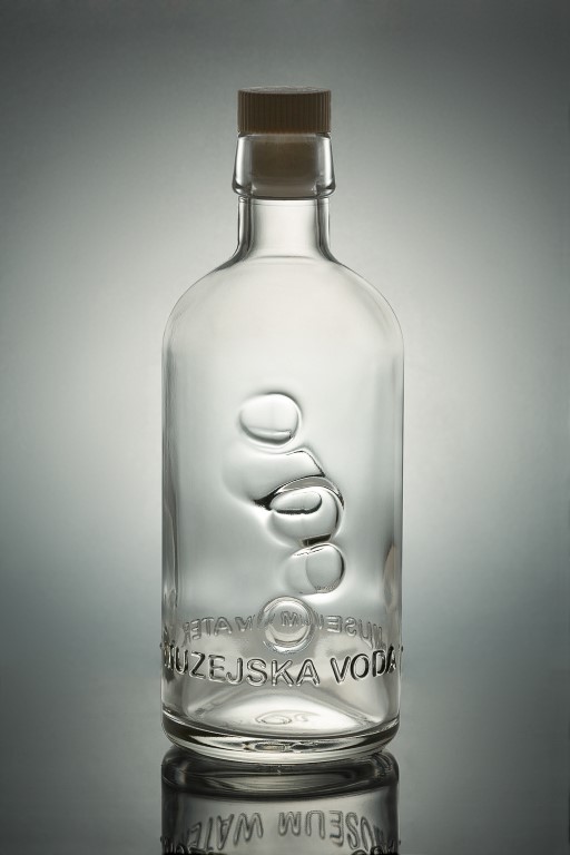 Steklenica Muzejska voda